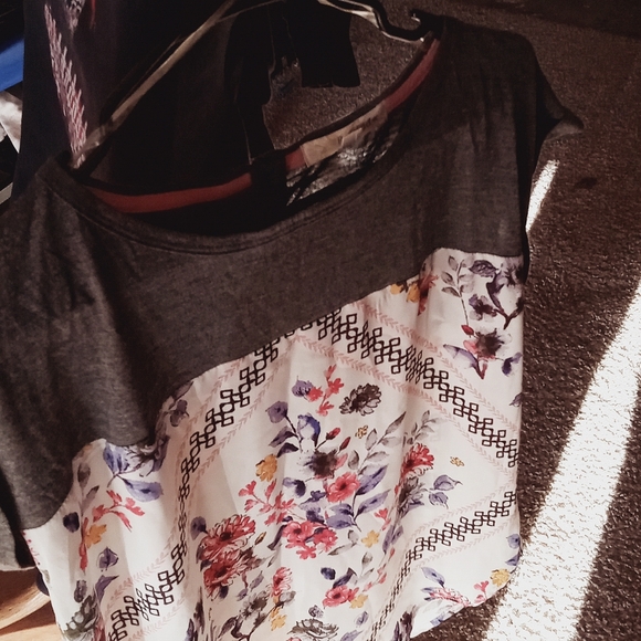 Very cute women's top - Picture 2 of 3